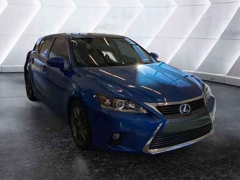 Used 2017 Lexus CT 200h image 1
