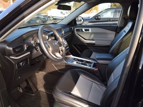 Certified 2023 Ford Explorer XLT w/ Equipment Group 202A image 9