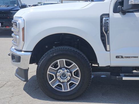Used 2024 Ford F250 Lariat w/ FX4 Off-Road Package AWD/4WD image 9