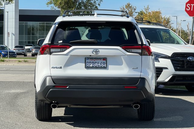 Used 2019 Toyota RAV4 XLE w/ Convenience Package FWD image 5