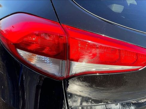 Used 2018 Hyundai Tucson SE image 28