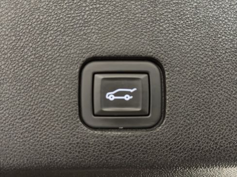 Used 2024 Cadillac XT6 Sport w/ Technology Package AWD/4WD image 23