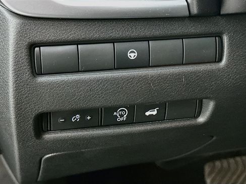 Used 2025 Nissan Rogue SV AWD/4WD image 17