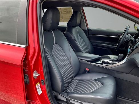 Used 2019 Toyota Camry SE image 7