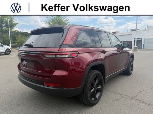 Used 2023 Jeep Grand Cherokee Altitude AWD/4WD image 5
