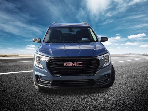 Used 2024 GMC Terrain SLT w/ Tech Package FWD image 13