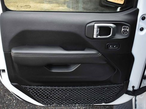 Used 2023 Jeep Wrangler Unlimited Sahara image 30