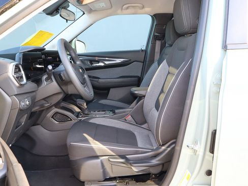 Used 2025 Chevrolet TrailBlazer LT AWD/4WD image 7