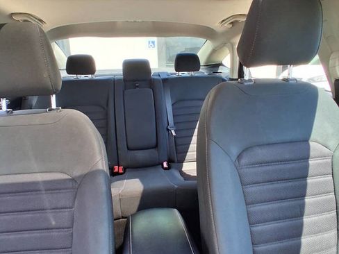 Used 2020 Ford Fusion SE image 11