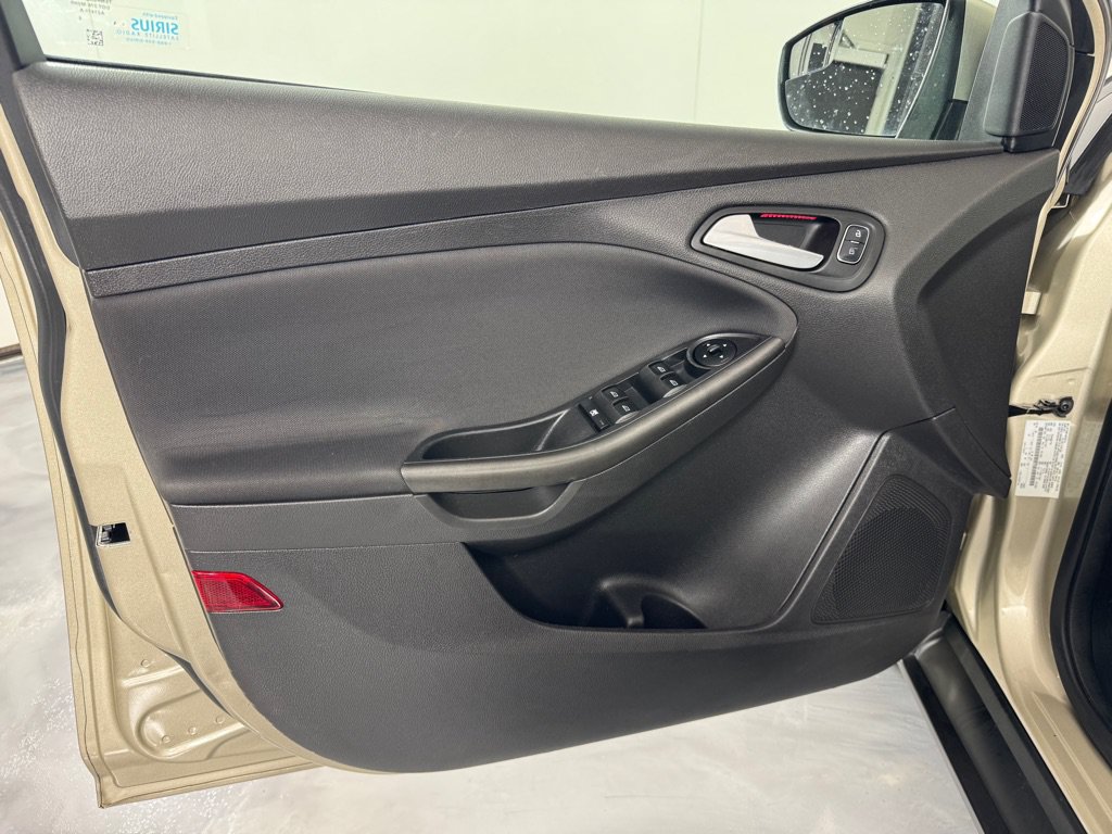 Used 2017 Ford Focus SEL w/ Cold Weather Package FWD image 7