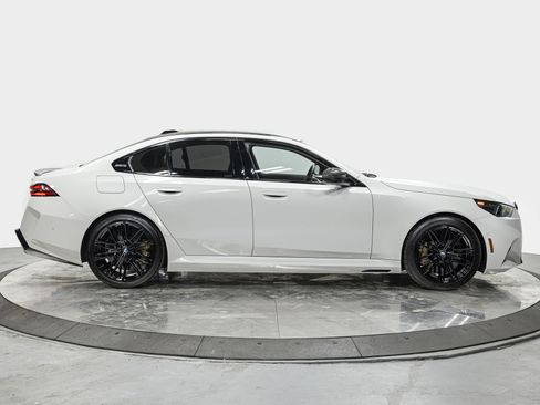 Used 2025 BMW M5 w/ Carbon Package image 8