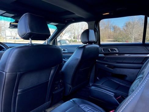 Used 2017 Ford Explorer Platinum image 16