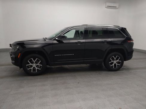 Used 2023 Jeep Grand Cherokee Limited image 2