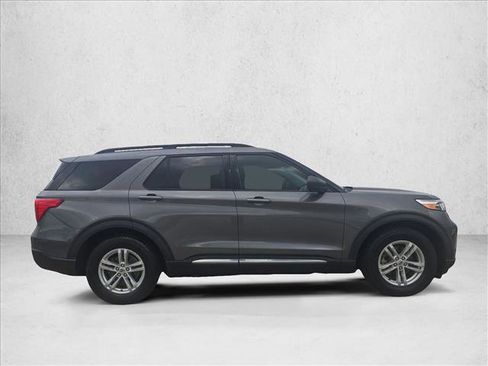 Used 2021 Ford Explorer XLT image 4