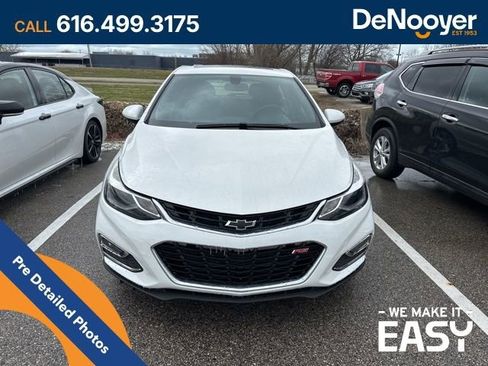 Used 2018 Chevrolet Cruze Premier image 2