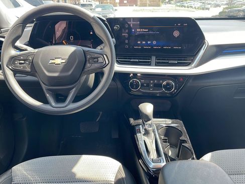 Used 2024 Chevrolet Trax LT FWD image 6