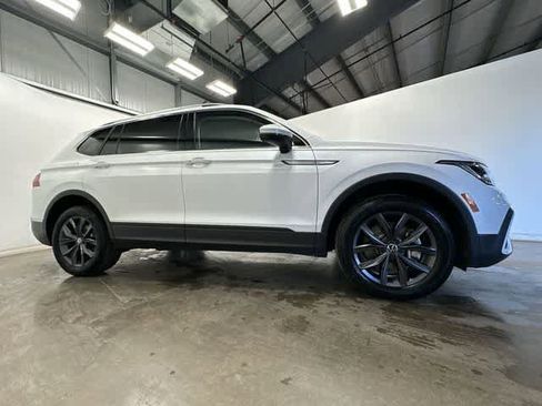Certified 2023 Volkswagen Tiguan SE image 3
