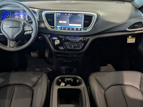 New 2026 Chrysler Pacifica Select image 14