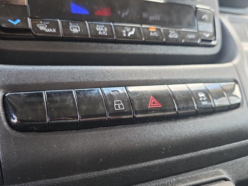 Used 2025 RAM ProMaster 2500 w/ Convenience Group FWD image 30