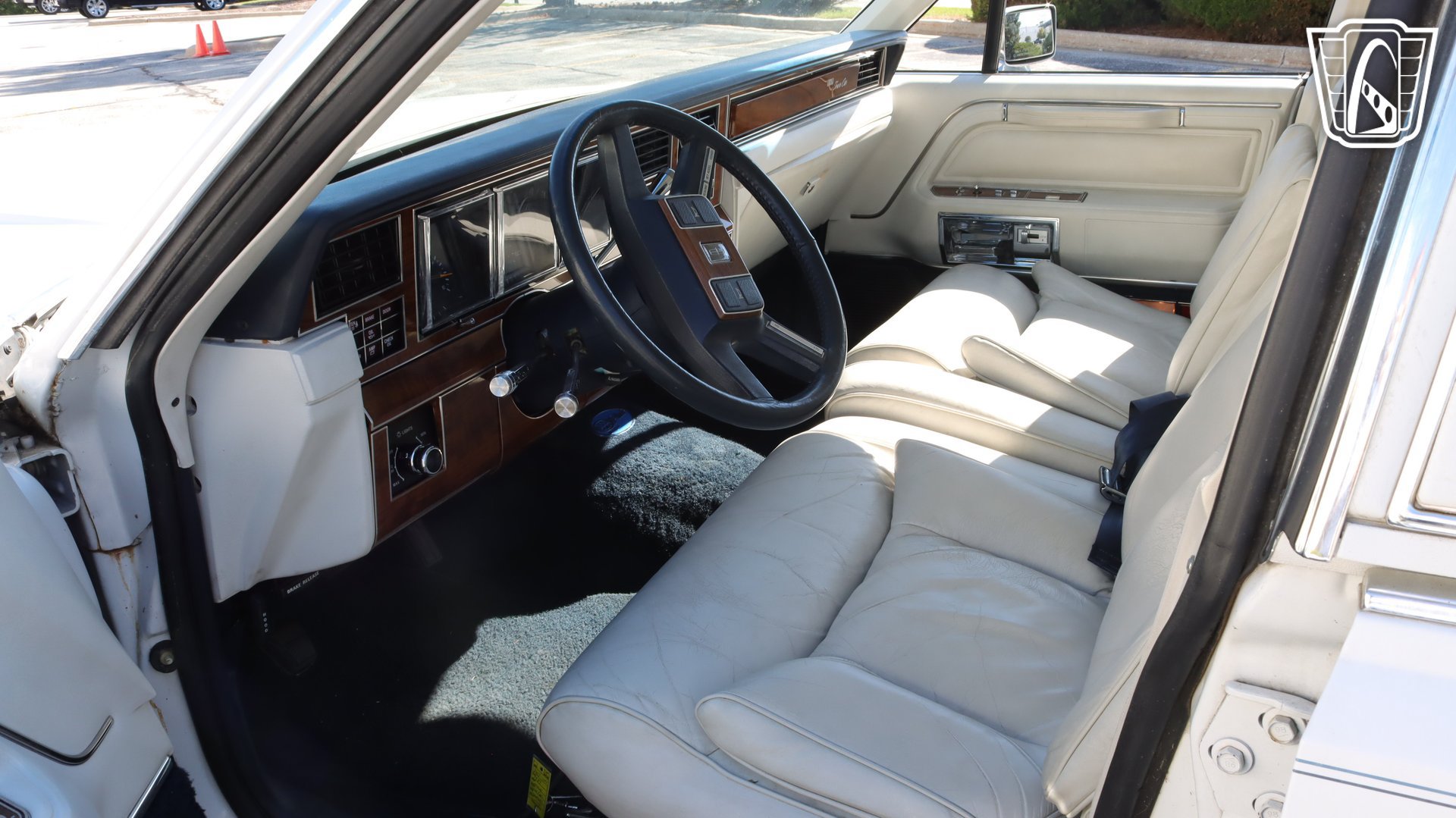 Used 1989 Lincoln Town Car Signature RWD image 10