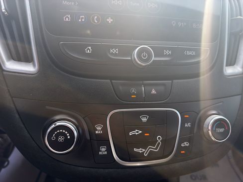 Used 2025 Chevrolet Malibu RS FWD image 12