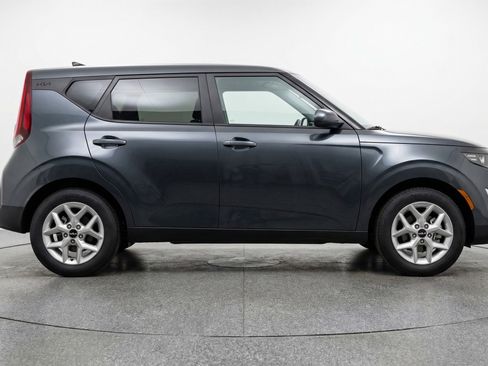 Used 2025 Kia Soul LX w/ LX Technology Package image 11