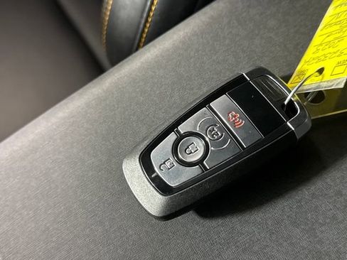 Used 2023 Ford Bronco Badlands image 37