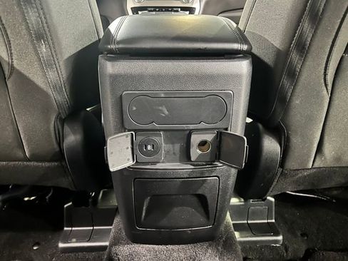 Used 2024 Ford Explorer XLT RWD image 28