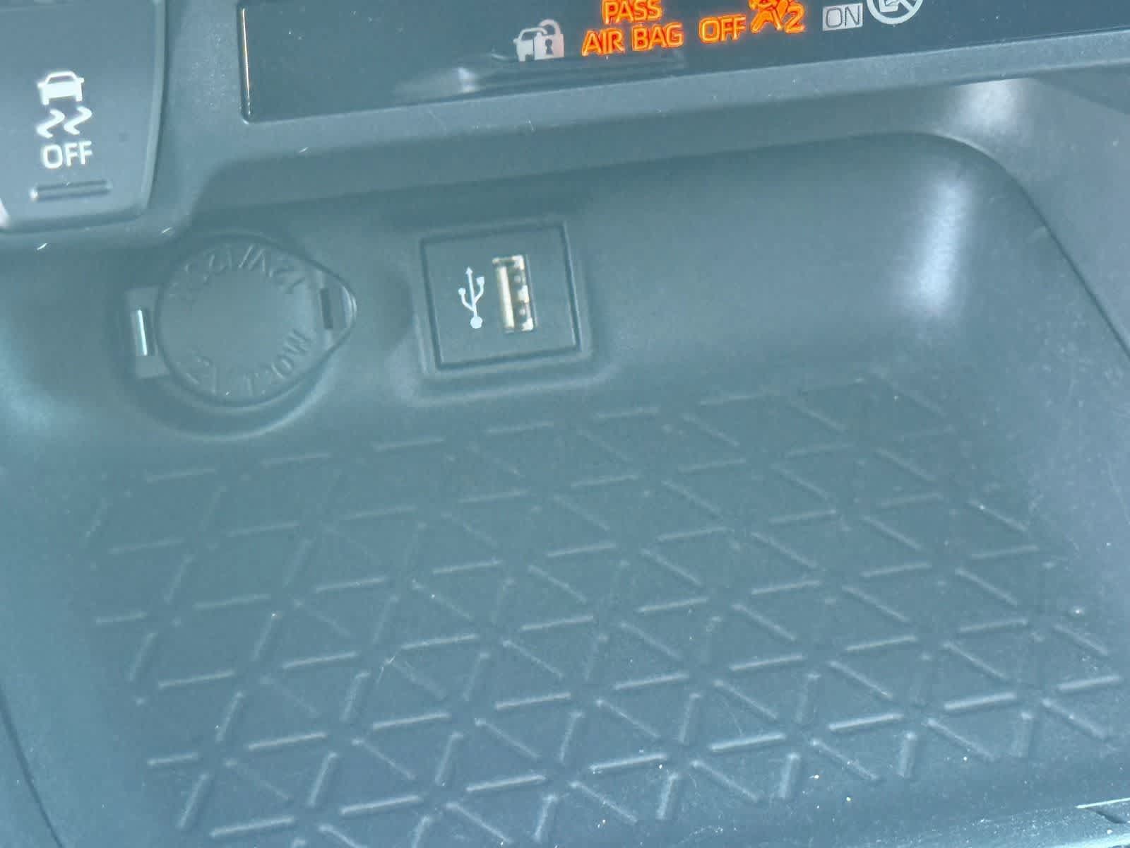 Used 2023 Toyota RAV4 LE AWD/4WD image 25