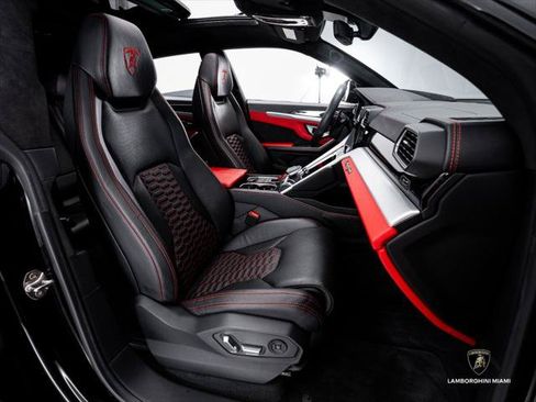Used 2022 Lamborghini Urus AWD/4WD image 39