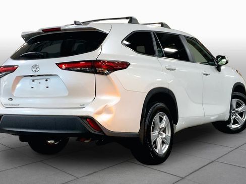Used 2023 Toyota Highlander LE FWD image 13
