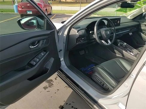 Used 2023 Honda Accord Touring image 11