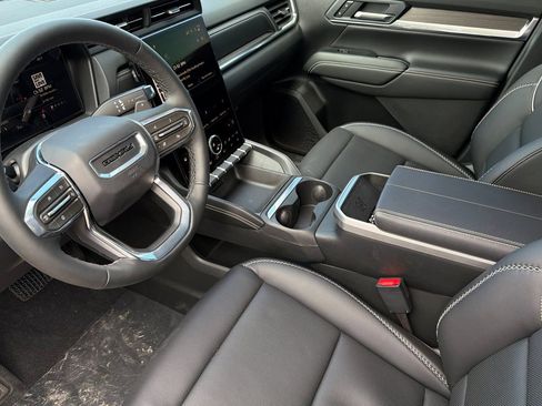 New 2026 GMC Terrain Denali w/ LPO, Black Badging Package image 9