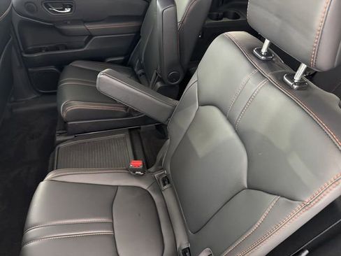 Used 2025 Honda Pilot TrailSport image 30