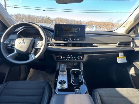 New 2026 Mitsubishi Outlander SE AWD/4WD image 17