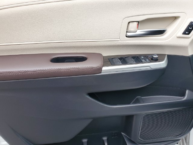 Used 2024 Toyota Sienna Platinum FWD image 17