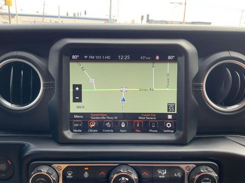 Used 2021 Jeep Wrangler Unlimited Sahara w/ Uconnect 4C Nav & Sound Group image 32