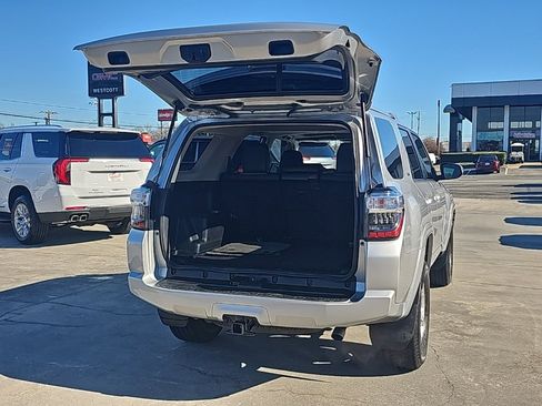 Used 2016 Toyota 4Runner SR5 image 6