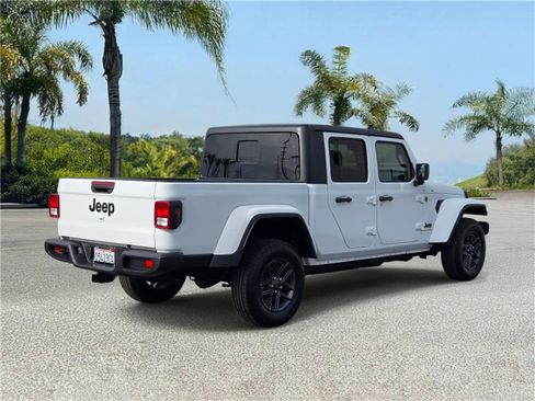 Certified 2024 Jeep Gladiator Sport image 4