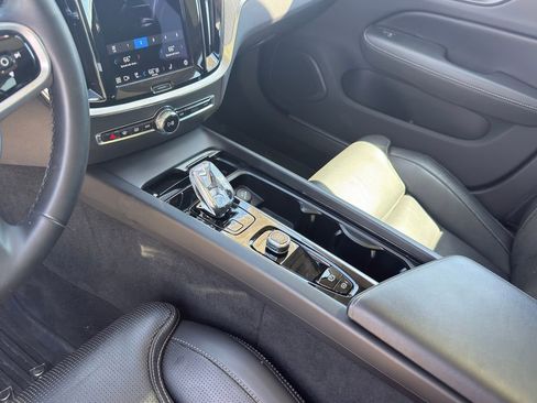 Used 2023 Volvo V60 B5 Cross Country Ultimate w/ Climate Package image 17