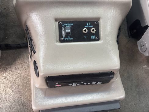 Used 2004 Chevrolet Express 1500 RWD image 21
