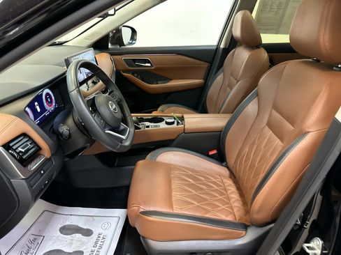 Certified 2024 Nissan Rogue Platinum image 4