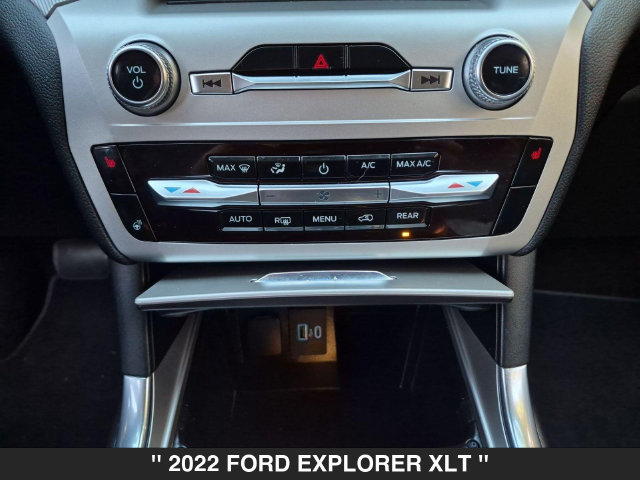 Used 2022 Ford Explorer XLT w/ Equipment Group 202A AWD/4WD image 23