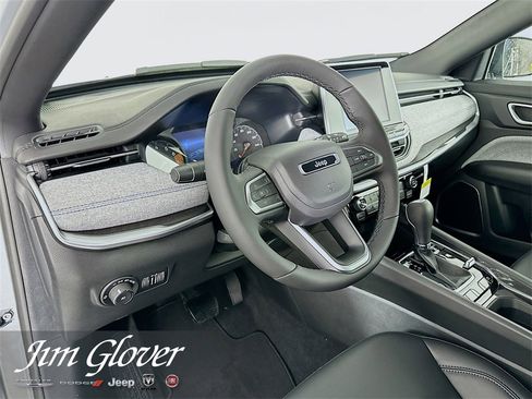 New 2026 Jeep Compass Latitude image 23