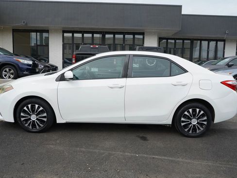Used 2014 Toyota Corolla LE image 2