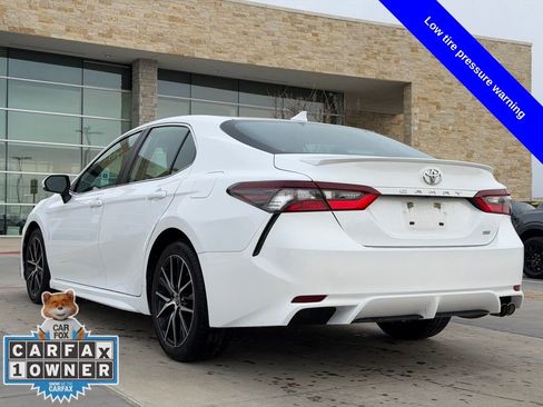 Used 2024 Toyota Camry SE image 10