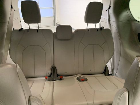 Certified 2021 Chrysler Pacifica Touring-L w/ Uconnect Theater Family Group FWD image 13