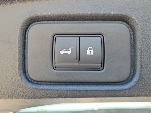 New 2025 Nissan Pathfinder SL image 11