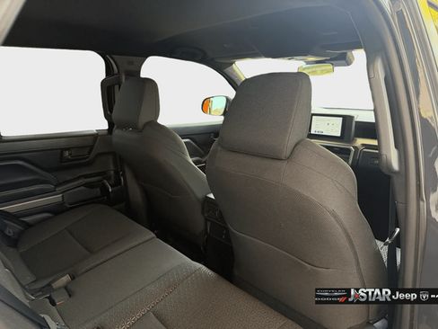 Used 2025 Toyota 4Runner SR5 AWD/4WD image 28
