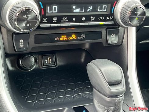 Certified 2025 Toyota RAV4 XLE FWD image 30